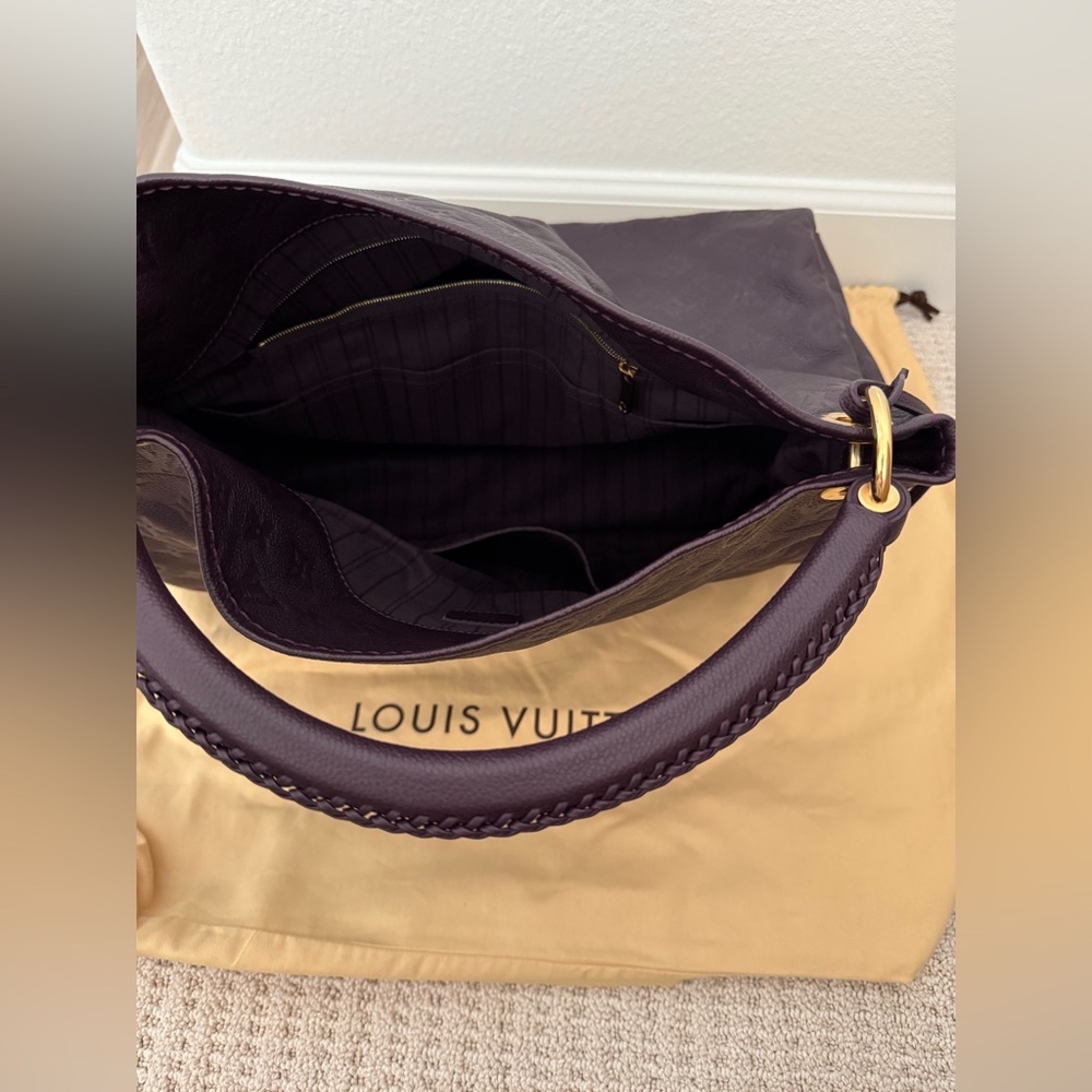 Louis Vuitton Artsy Hobo Shoulder Bag - Picture 8 of 12